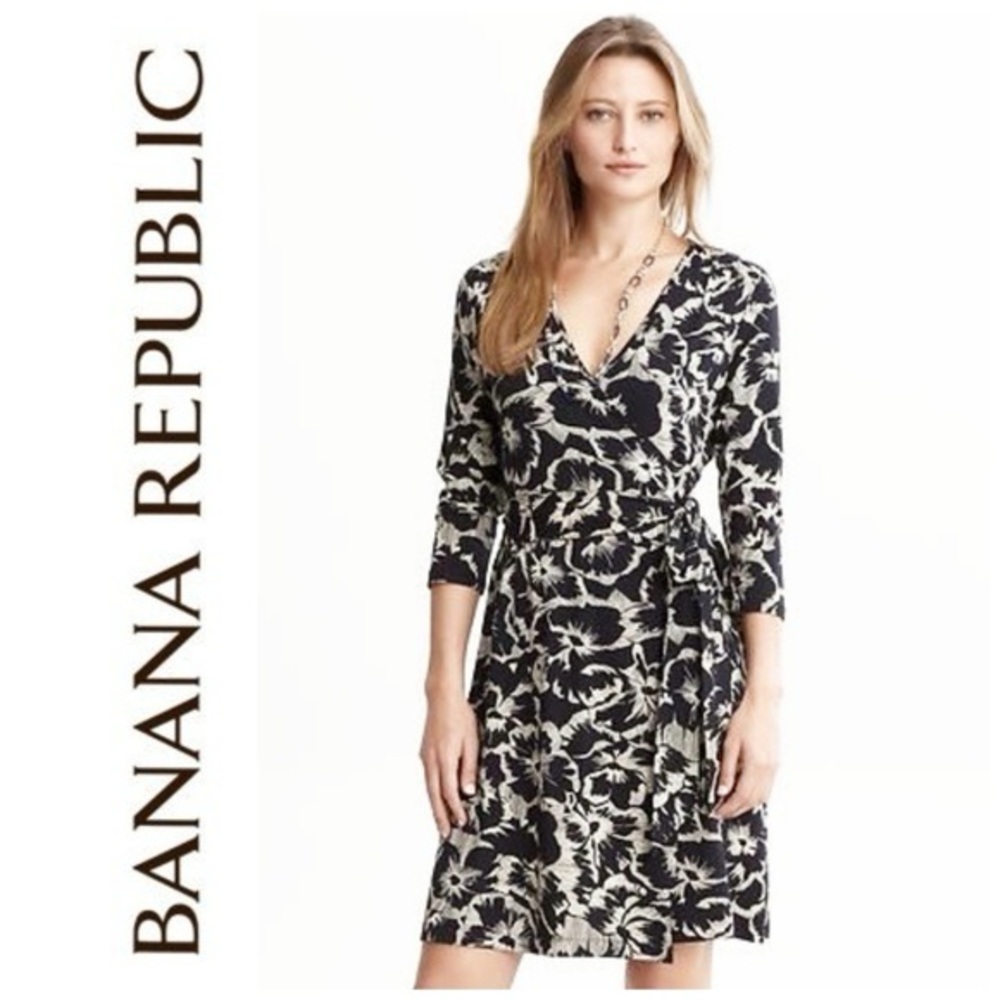 BANANA REPUBLIC Gemma Floral Wrap Black and White Dress • V-Neck • 3/4 Sleeve